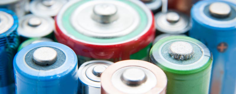 Gesammelte Altbatterien vor dem Reycycling